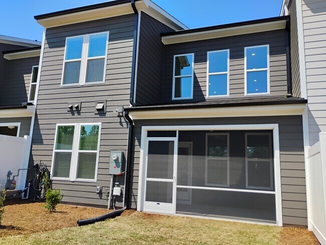 Building Photo - Ovation @ Sweetbrier