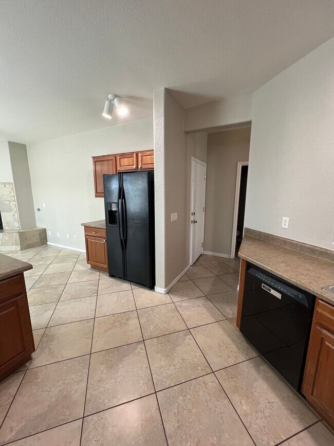Building Photo - 3 Bedroom - 2 story home in Rancho Sahuarita