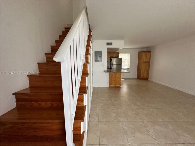 Building Photo - 2705 NE 9th Ave