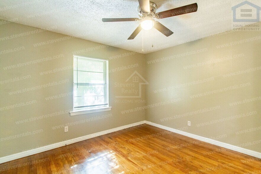 Building Photo - 2205 NW Smith Ave