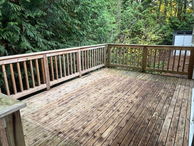 Building Photo - Highly desirable Sammamish 3 bedroom, 3 bath 1970asf.