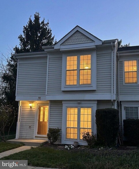 Building Photo - 326 Lancaster Square