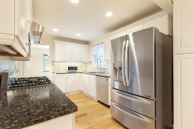 Building Photo - Charming North Decatur Rental – Steps from...