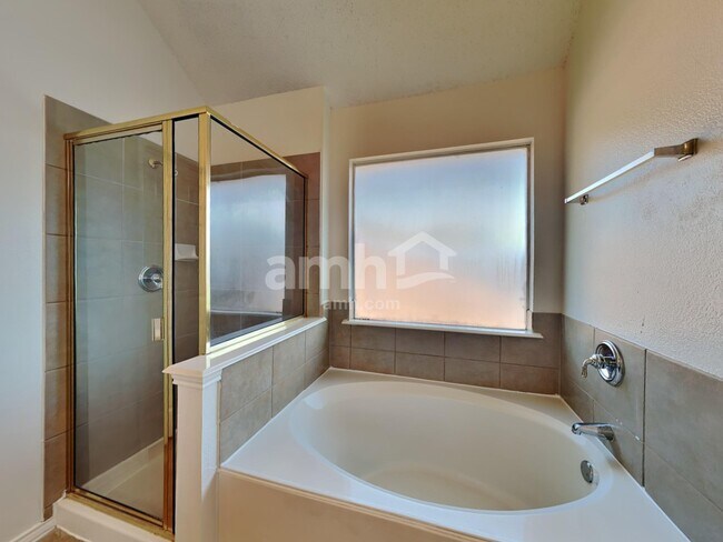 Building Photo - 10308 Oak Branch Ln