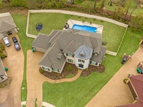 Building Photo - Winslow Cove Furnished Executive Estate with Pool