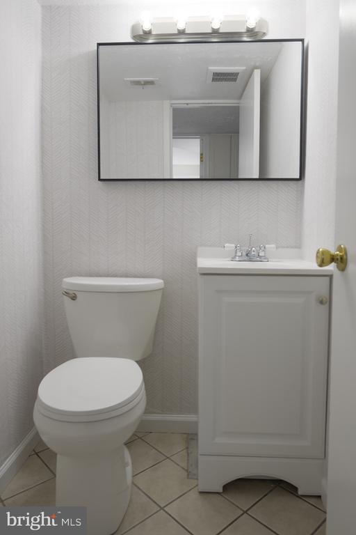 Building Photo - 1016 S Hilton Rd