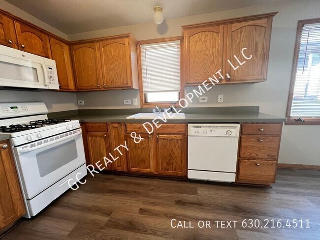 Building Photo - 13419 S Brandon Ave