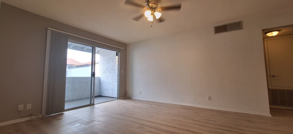 Building Photo - 1455 E Katie Ave