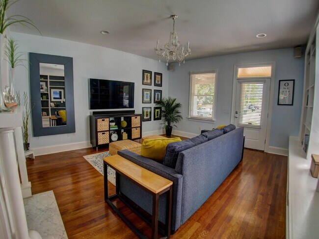 Building Photo - 95 Hull Aly