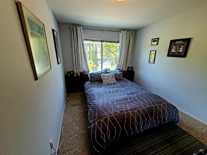 Building Photo - 543 Victoria St