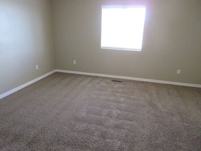 Building Photo - 3 Bedroom, 2.5 Bathroom Twin Home in Gemin...
