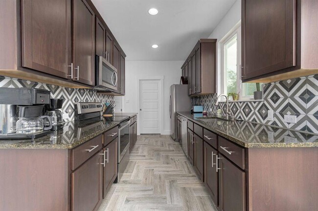 Building Photo - 17508 Panorama Dr