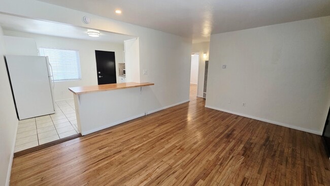 Building Photo - 2039 Thomas Ave