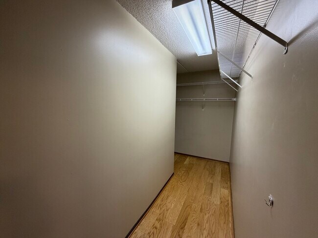 Building Photo - 6401 W Berteau Ave