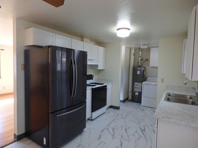 Building Photo - Adorable 3 bedroom, 1 bath in Longmont Estates, fenced back yard, 2 car garage