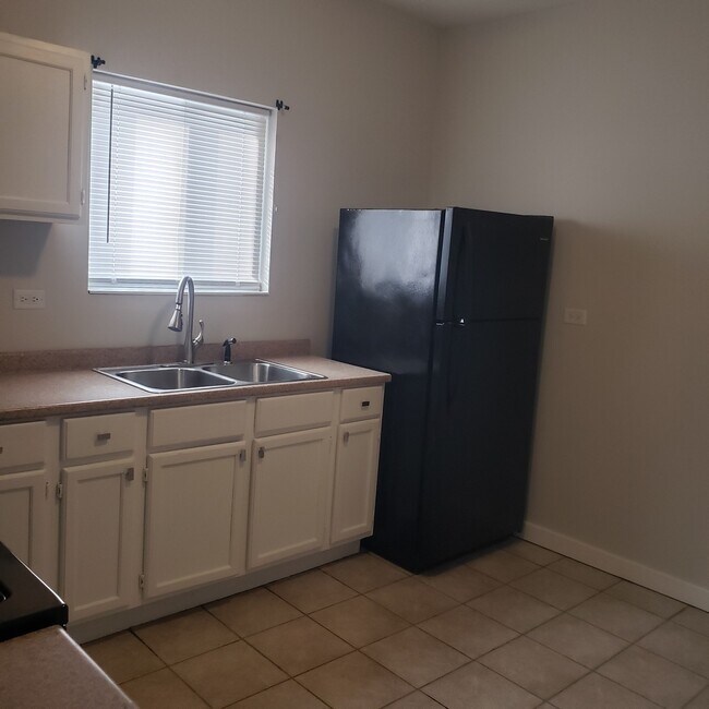 Building Photo - 36 W 103rd Pl