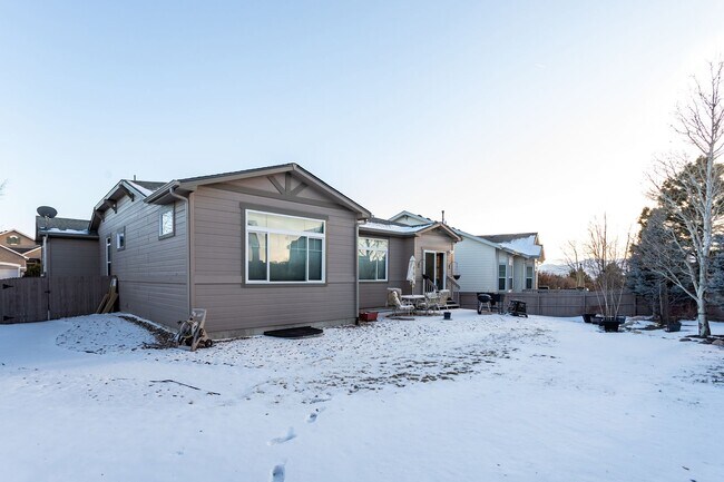 Building Photo - Beautiful Ranch in Pine Creek!