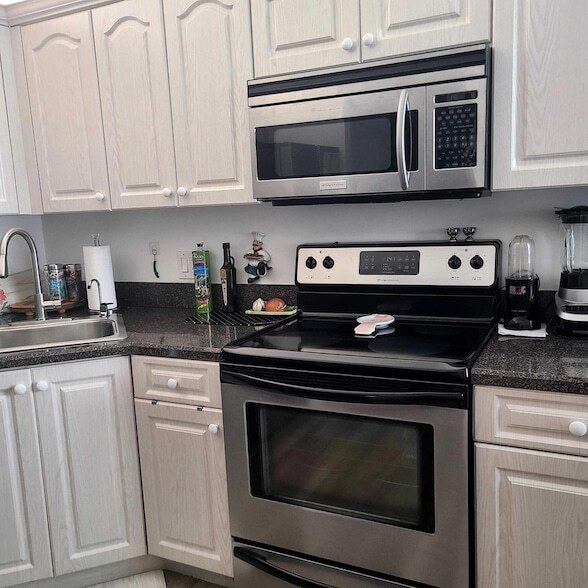 Building Photo - 5267 Europa Dr