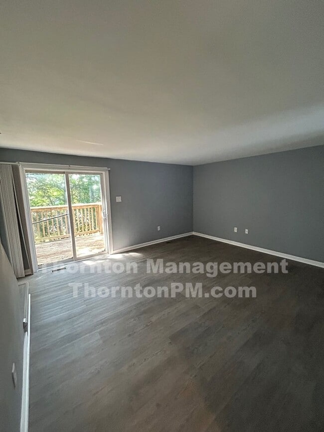 Building Photo - Culpeper Newly Renovated Townhouse
