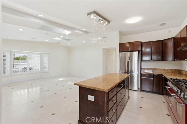 Building Photo - 926 N Rowell Ave
