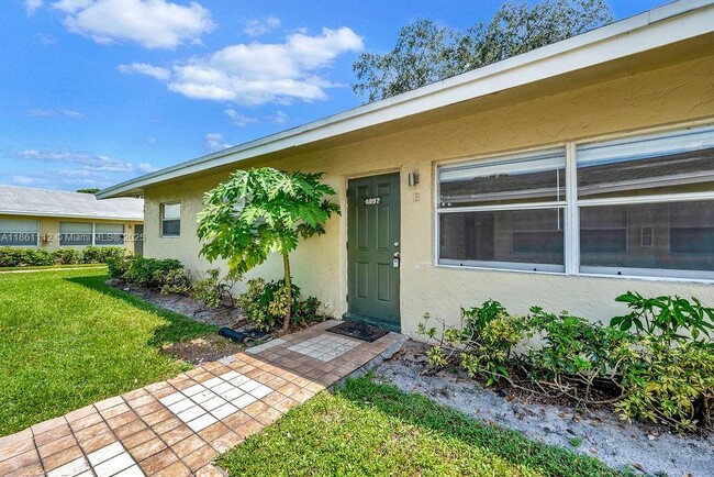 Primary Photo - 6900 SW 5th St