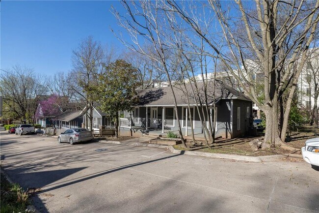 Building Photo - 349 Rollston Ave