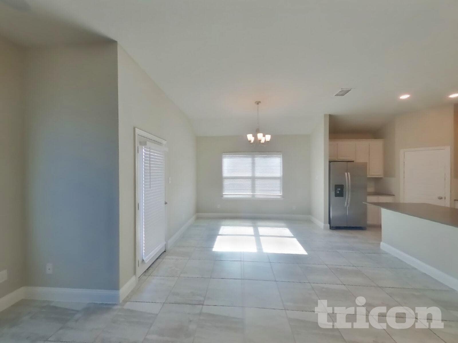 Building Photo - 1340 Beach Dr