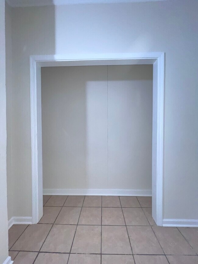 Building Photo - 8919 S Muskegon Ave