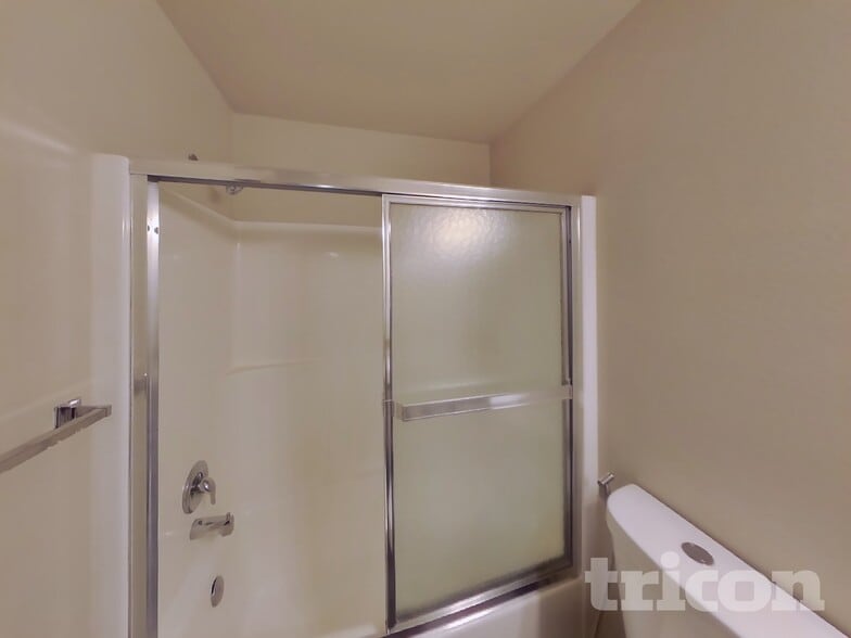 Building Photo - 622 6th Ave S