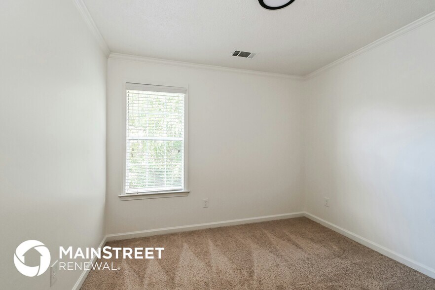 Building Photo - 9406 Slezenger Ln