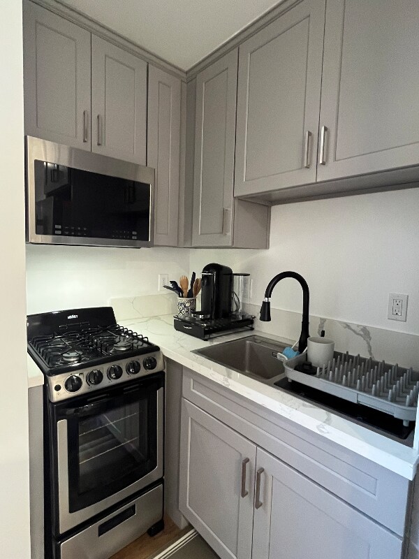 Building Photo - 3749 Hillcrest Dr