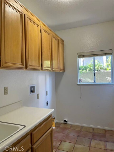 Building Photo - 15 Springbrook Rd