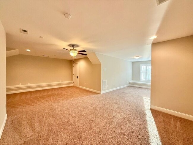 Building Photo - 1019 Monmouth Loop