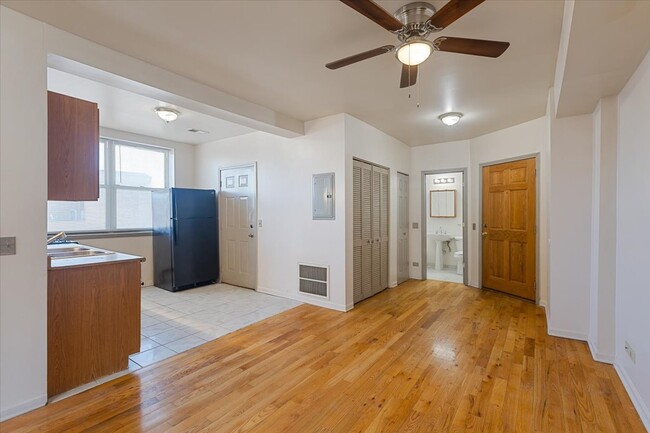 Building Photo - 4024 W Division St