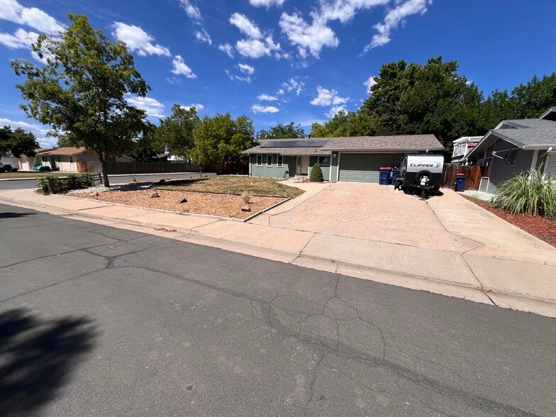 Primary Photo - 13100 Julian Ct