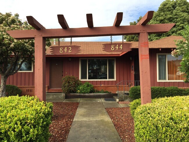 Building Photo - Vallejo, 842-844 Benicia Rd