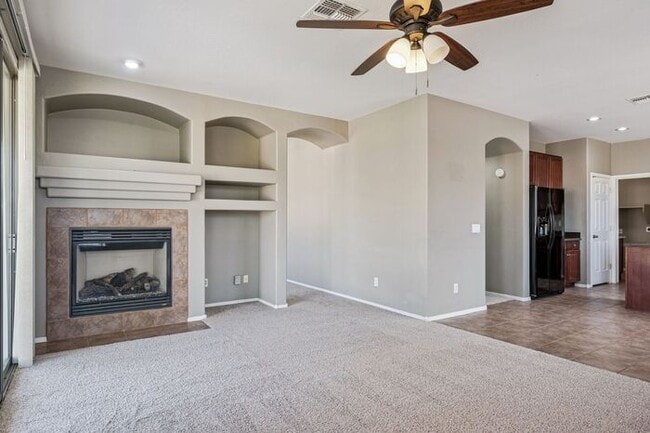 Building Photo - Beautiful 4 bedroom three bath home!