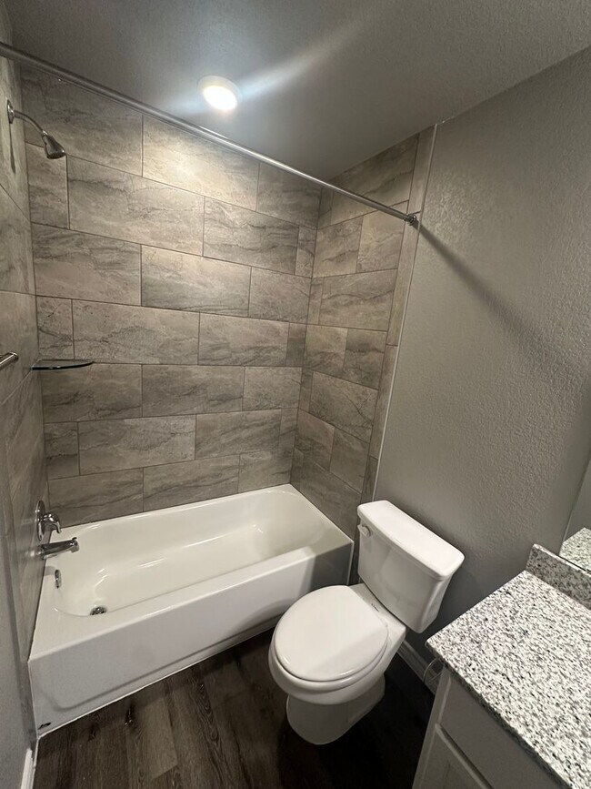 Building Photo - 3Bed/2Bath