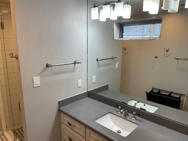 Building Photo - 11303 Greenwillow Dr