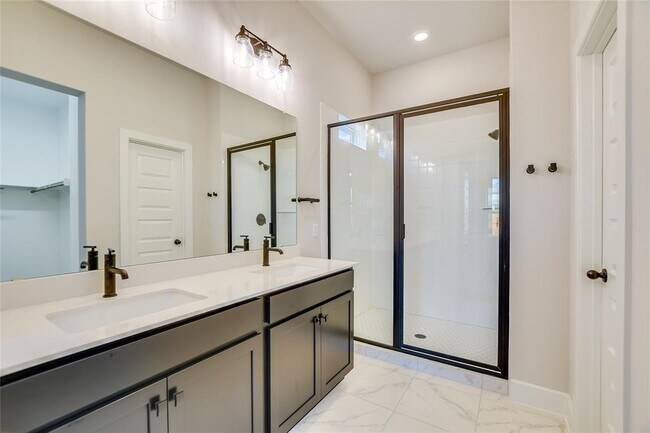 Building Photo - 108 Rocking Chair Dr