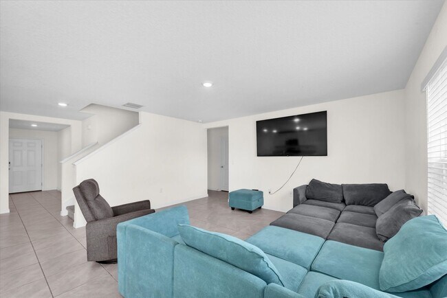 Building Photo - Available now in Wimauma | Spacious 5BR Home with 2,600+ Sqft