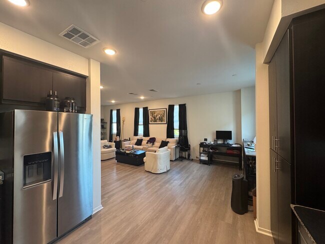 Building Photo - 5503 Sandcliff Ln