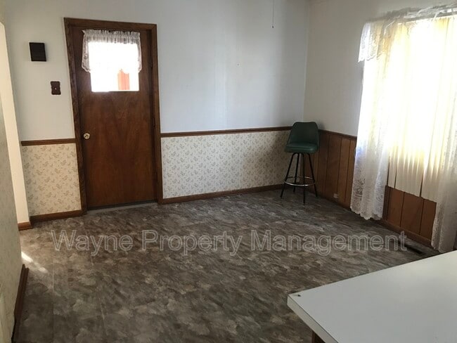 Building Photo - 503 NE 3rd St