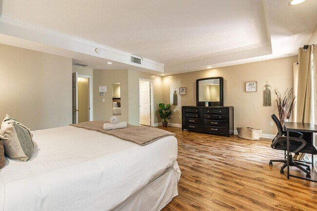 Building Photo - 1721 SW 23rd St