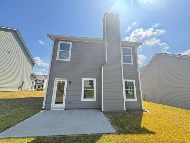 Building Photo - House - 3 beds, 3 baths,