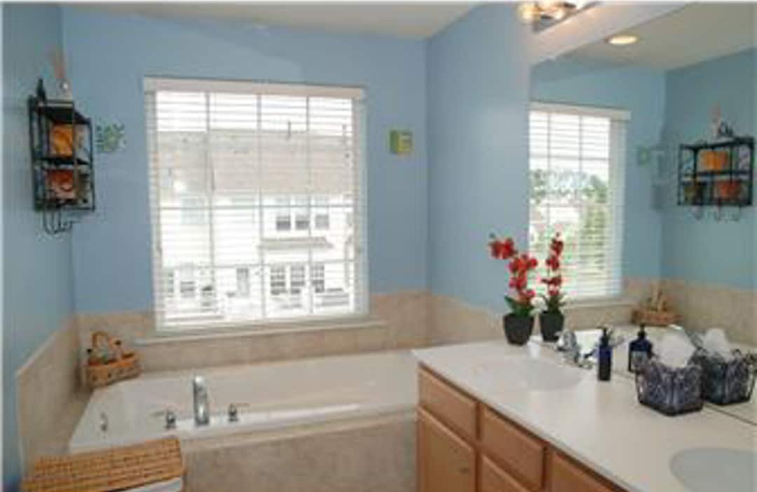 Building Photo - 1932 Cavalier Ln