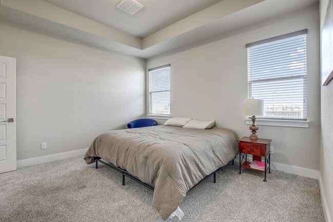 Building Photo - 501 Peace Dr