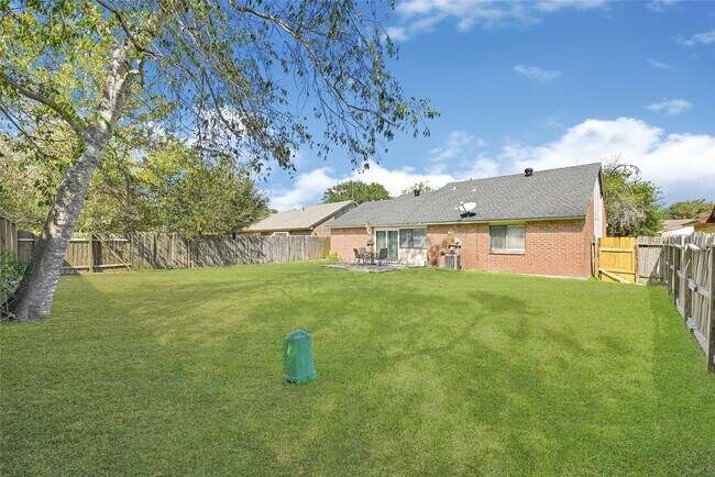 Building Photo - 24035 Rockin 7 Dr