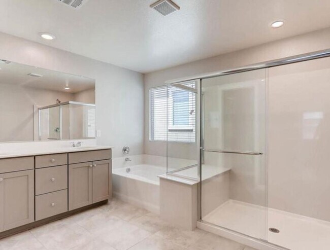 Building Photo - ADORABLE HOME IN SUMMERLIN!!! 5 BEDROOMS!