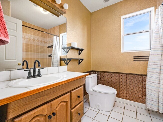 Building Photo - 275 W Baldwyn Dr